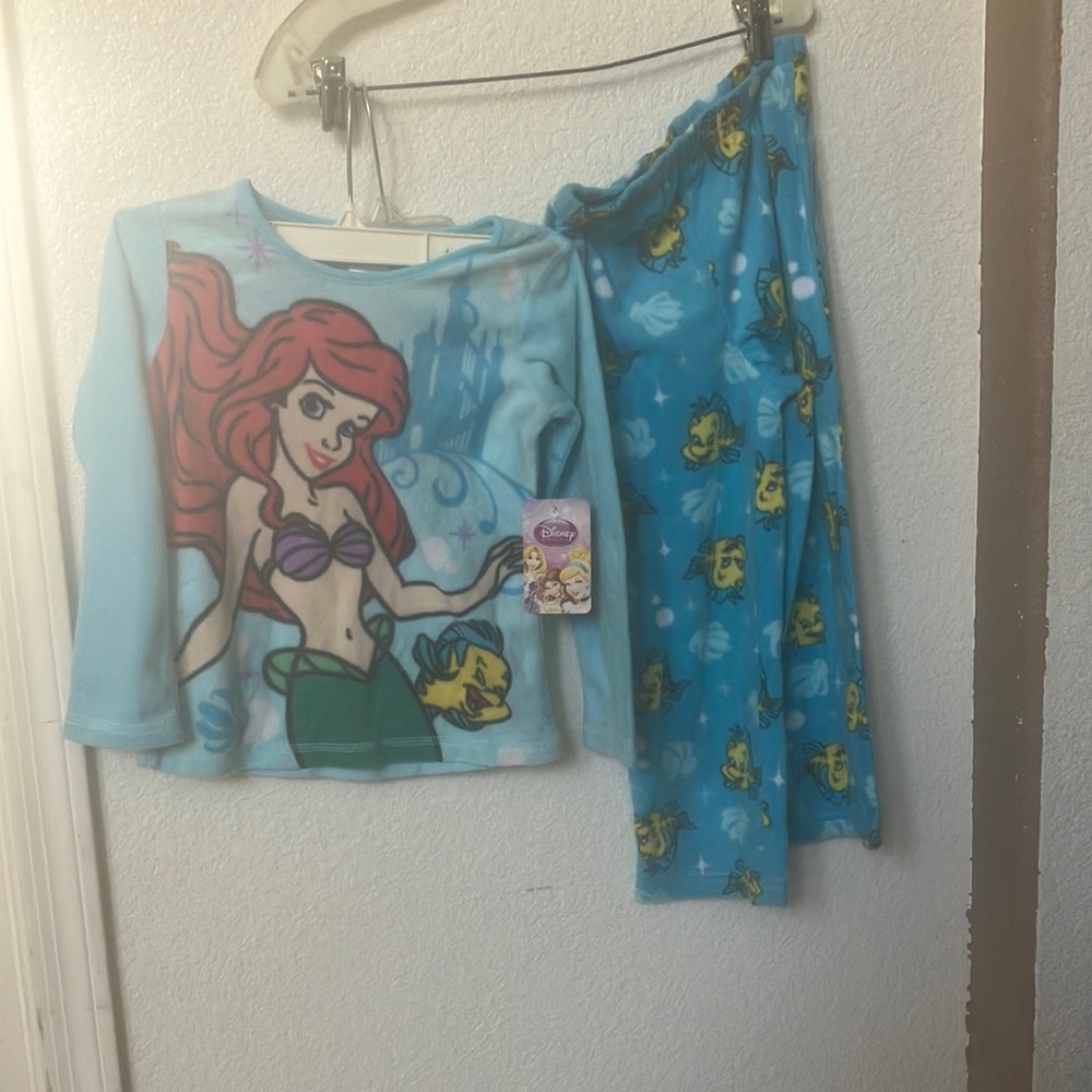 FINAL MARKDOWN Little girls Disney fleece pajama set xs nwt